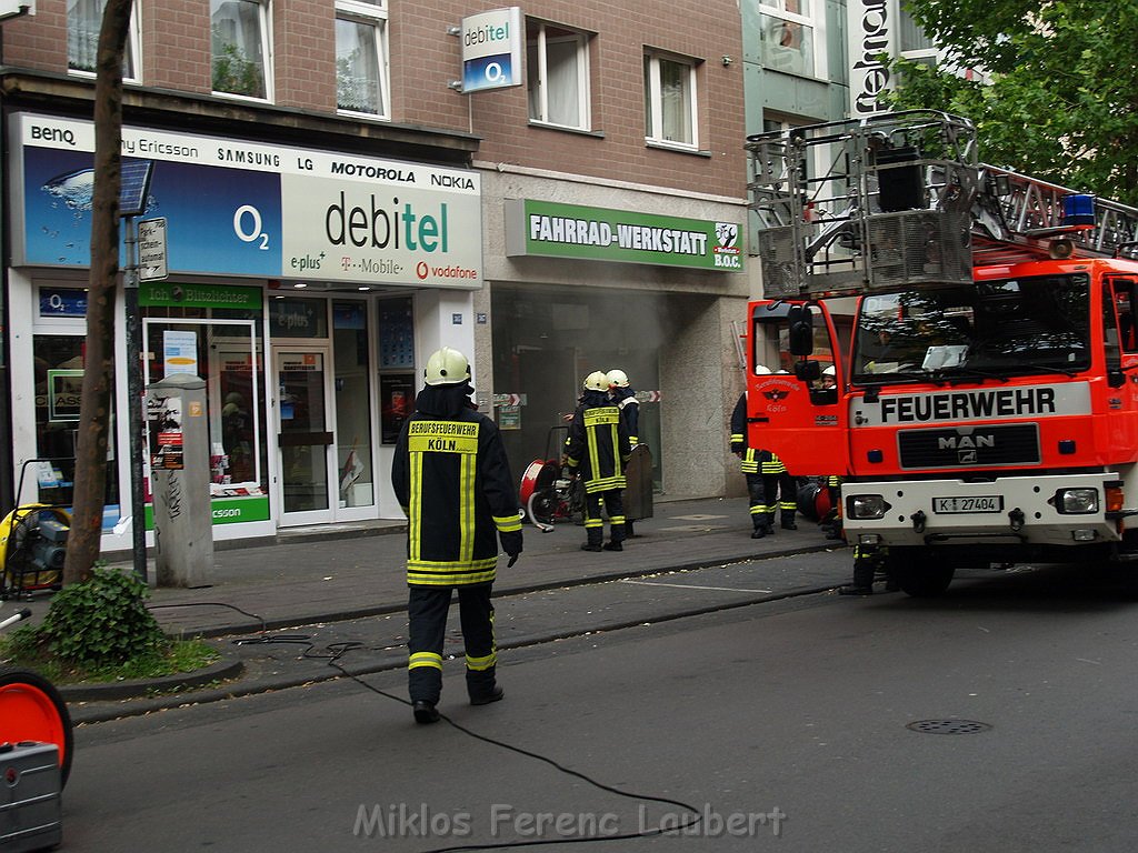 Schwerer Kellerbrand Koeln Ehrenfeld Venloerstr P004.JPG